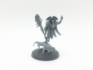 Warhammer 40k Necron Cryptek grundiert games workshop